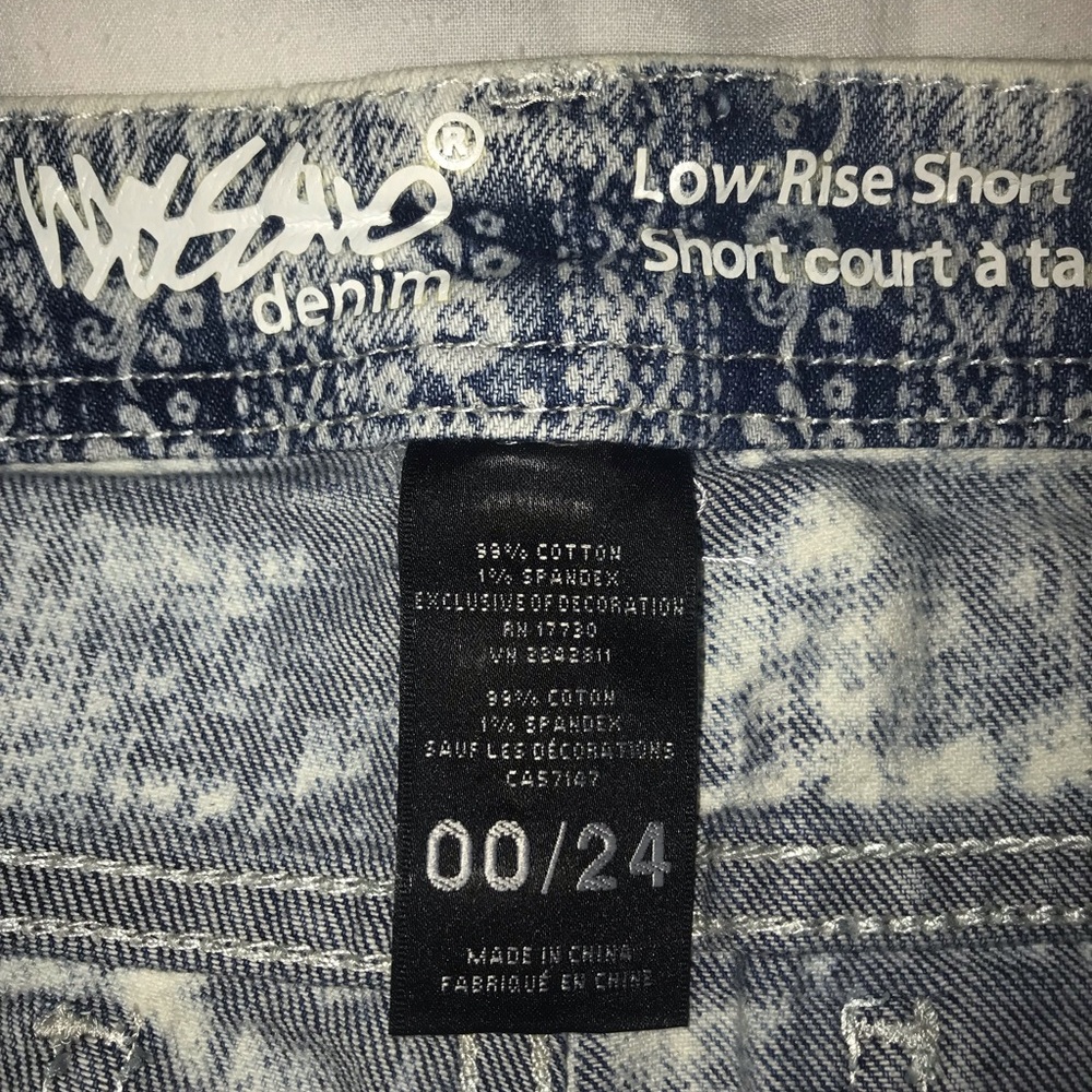 Mossimo Low Rise Detailed Shorts.